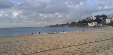 Coogee Beach in the morning of 3/5/2010. Coogee Beach in the morning of 3/5/2010.